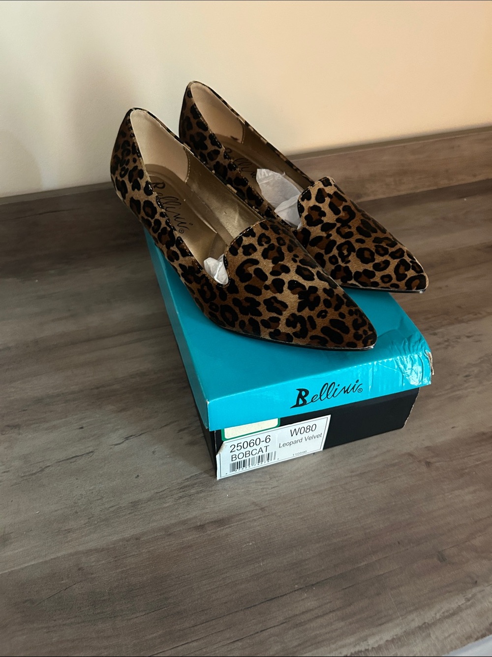 Leopard Print Pointed Toe Kitten Heel Pumps size 8
